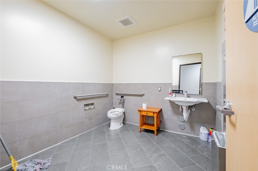14122 Aetna Street Property Photo 25