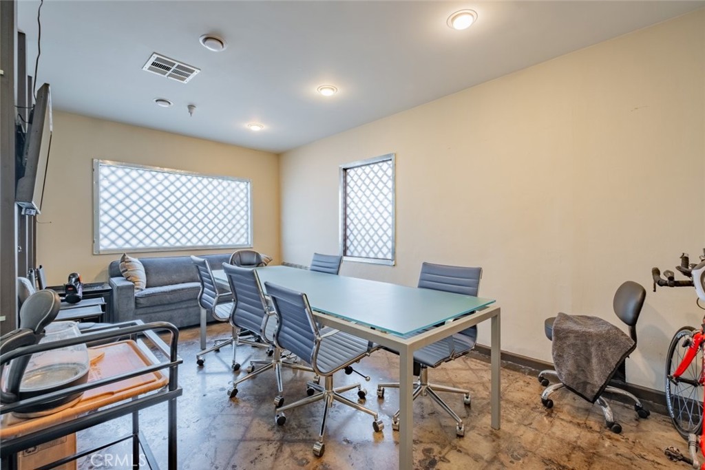 14122 Aetna Street Property Photo 27