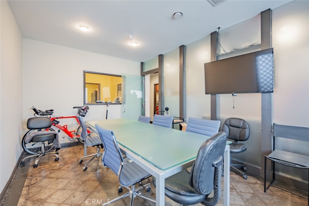 14122 Aetna Street Property Photo 29