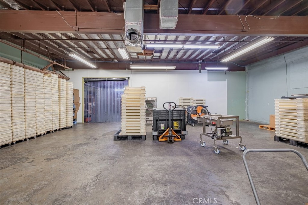 14122 Aetna Street Property Photo 37