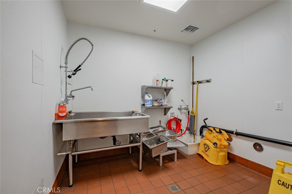 14122 Aetna Street Property Photo 47