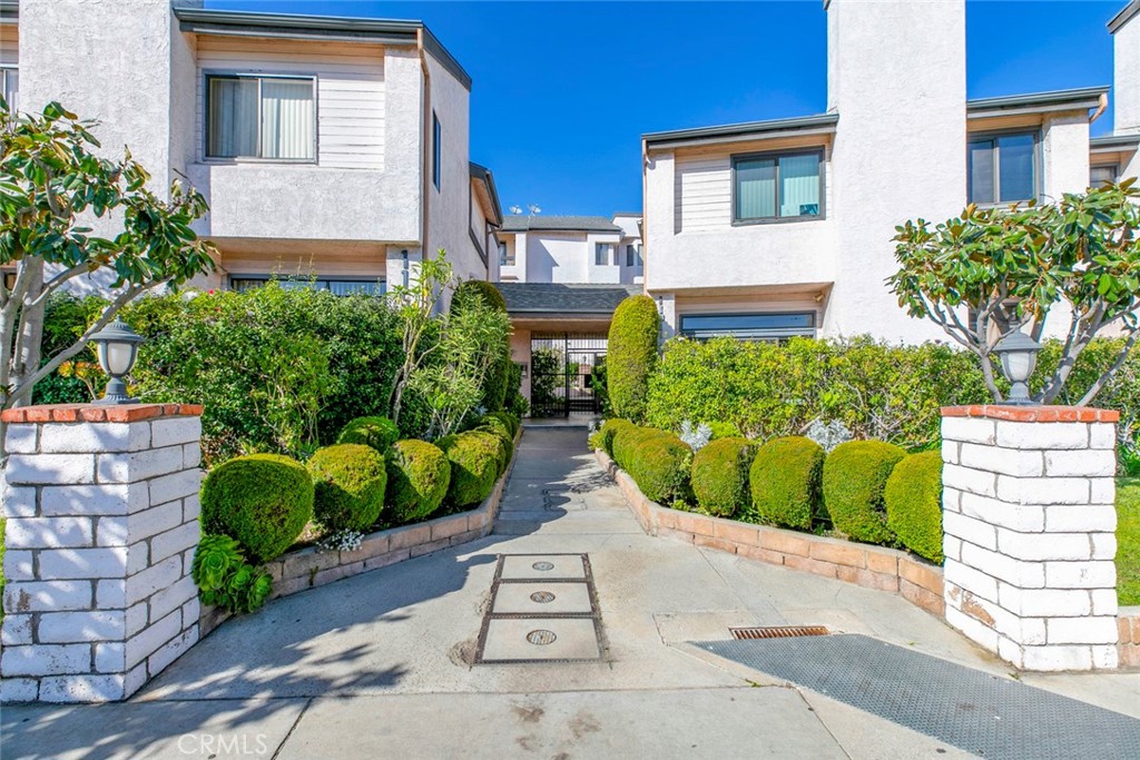 11911 Magnolia Boulevard 19 Property Photo