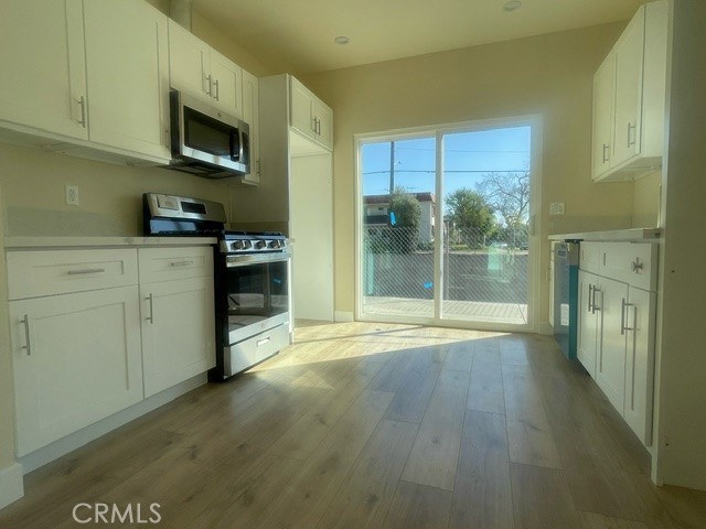 702 A E Glenoaks Boulevard Property Photo
