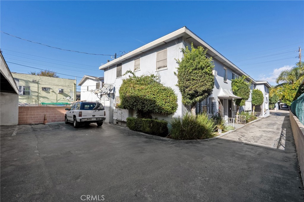5662 Fountain Avenue Property Photo 6
