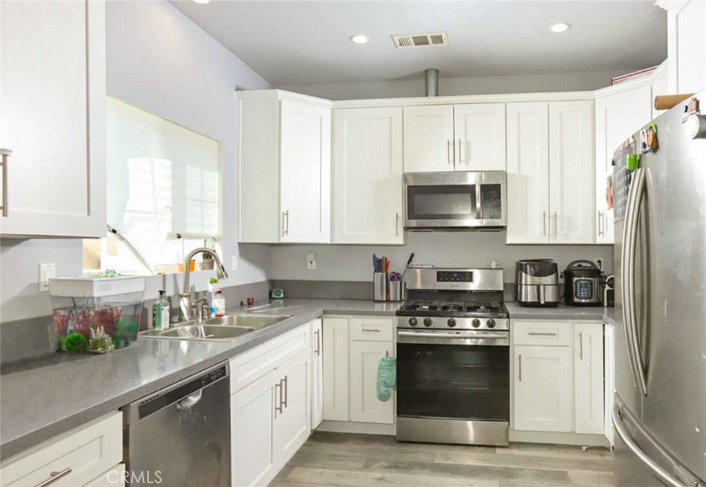 6410 Goodland Avenue Property Photo 15