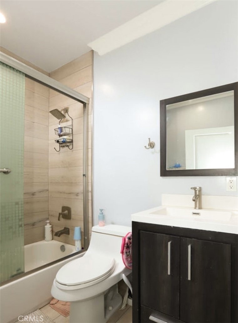 6410 Goodland Avenue Property Photo 17