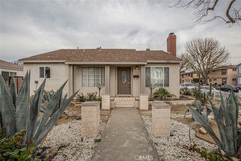 14537 Wyandotte Street Property Photo