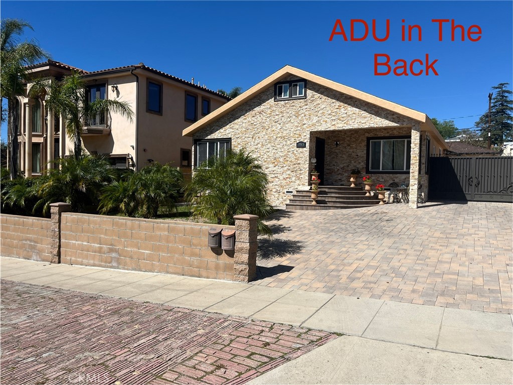 1023 E Verdugo Avenue Property Photo