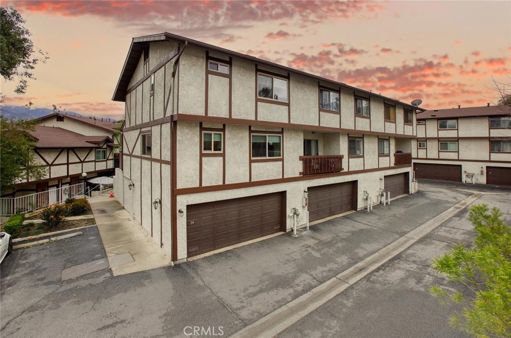 10480 Sunland Boulevard 14 Property Photo