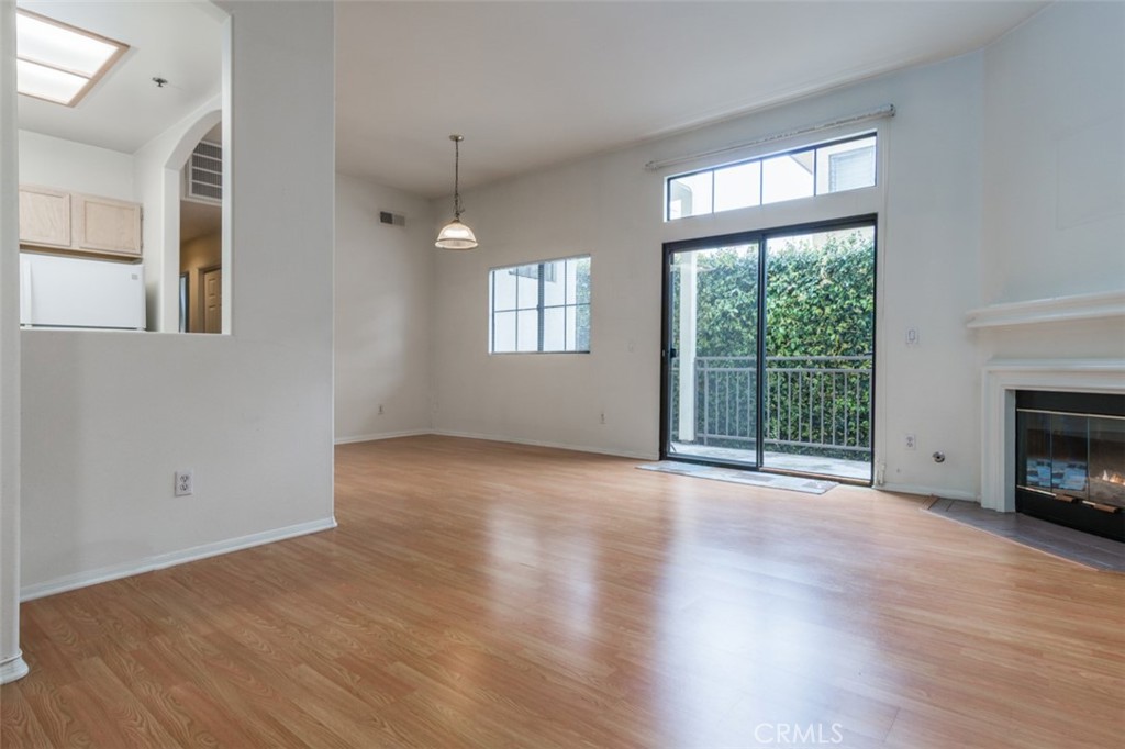 126 S Catalina Avenue 105 Property Photo