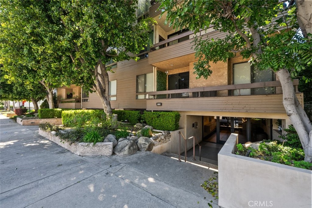 4641 Fulton Avenue 303 Property Photo