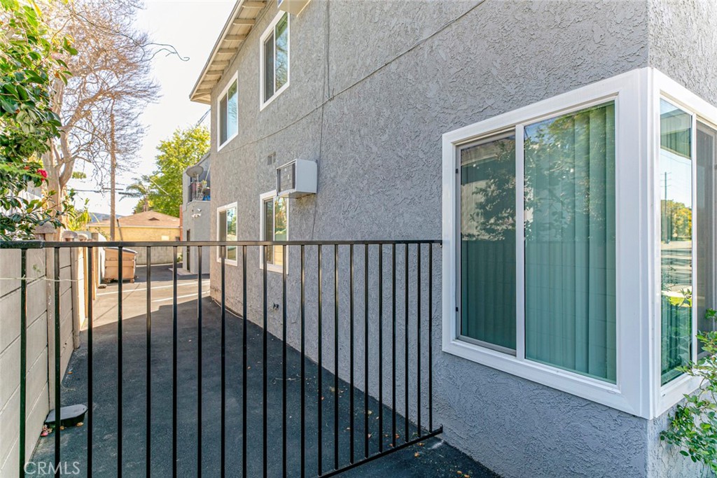 1138 N Parish Place Property Photo 10