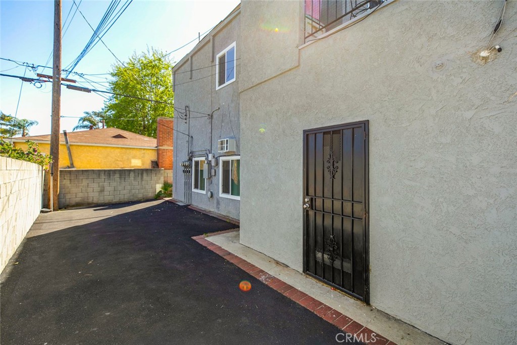 1138 N Parish Place Property Photo 14