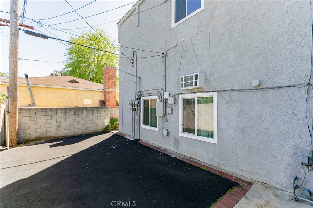 1138 N Parish Place Property Photo 15