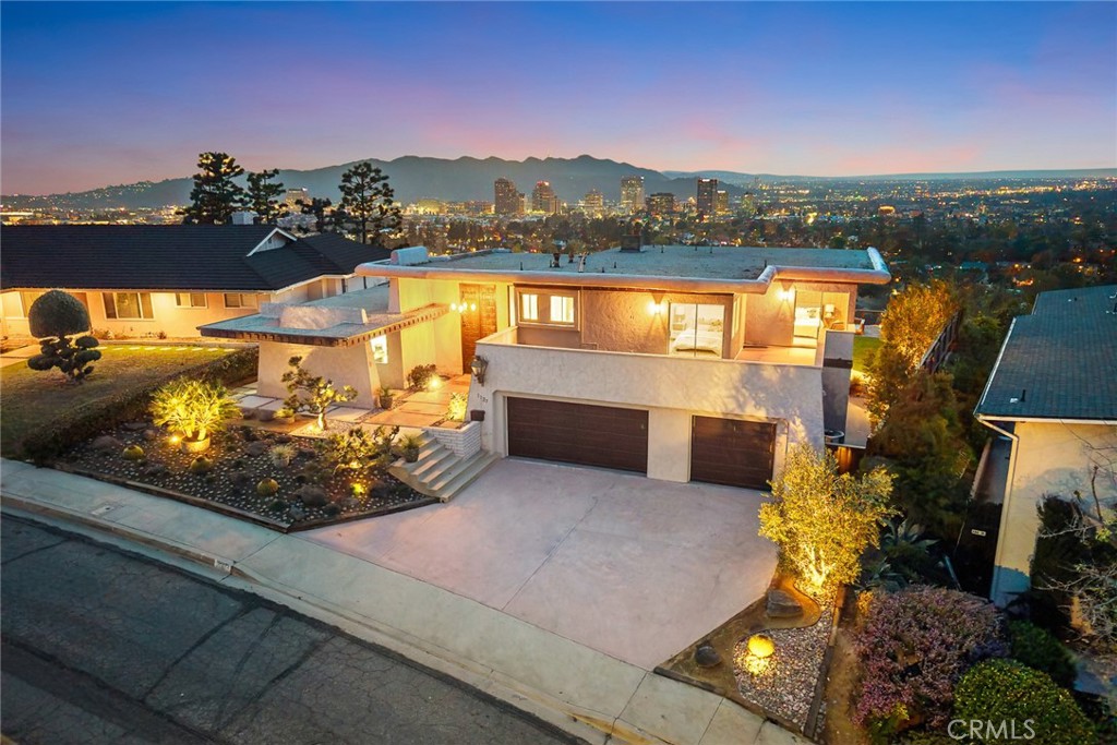 1127 Sweetbriar Drive Property Photo