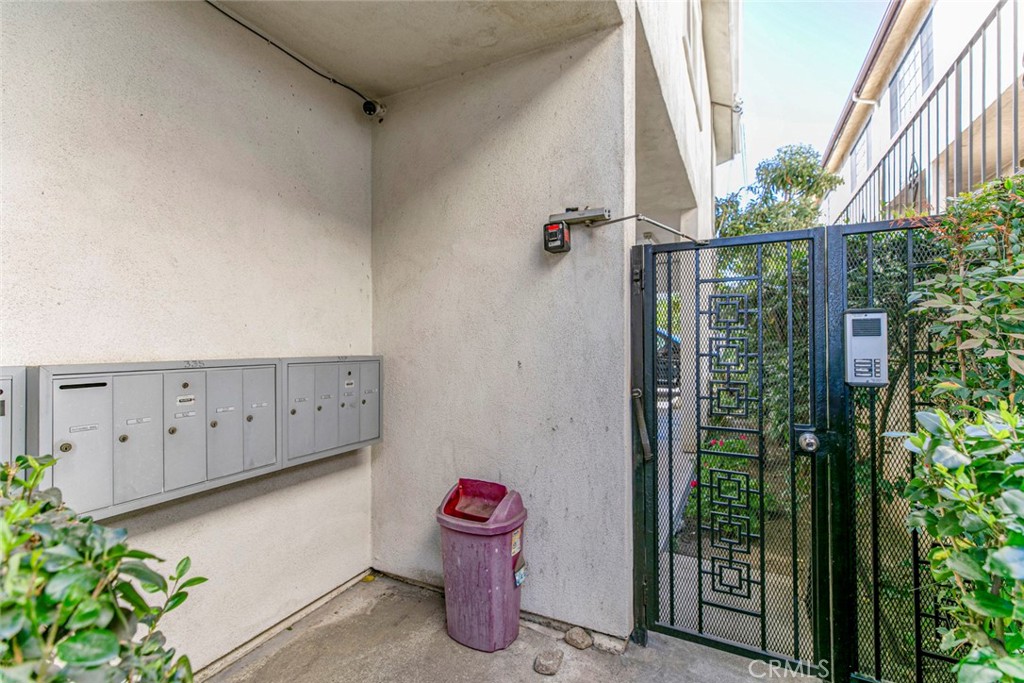 335 E Providencia Avenue Property Photo 9