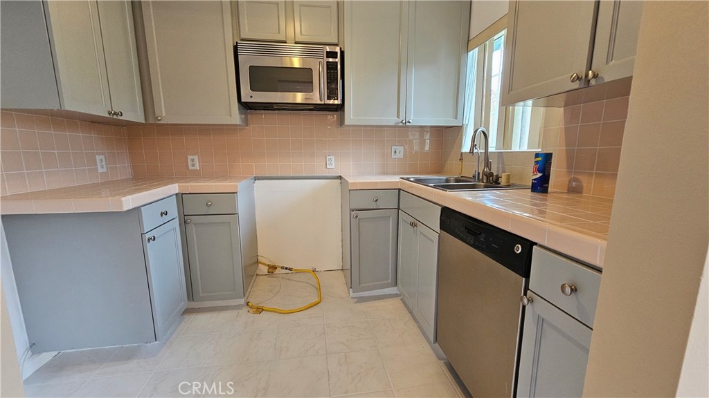2001 N Verdugo Road Property Photo 7