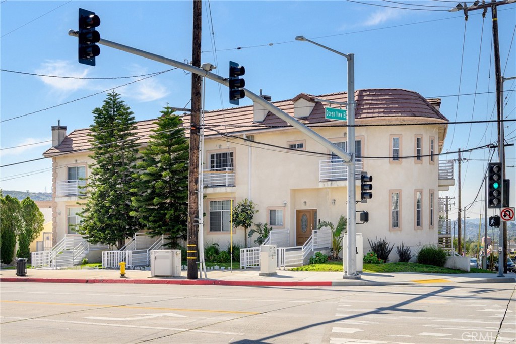 2256 Montrose Avenue 14 Property Photo