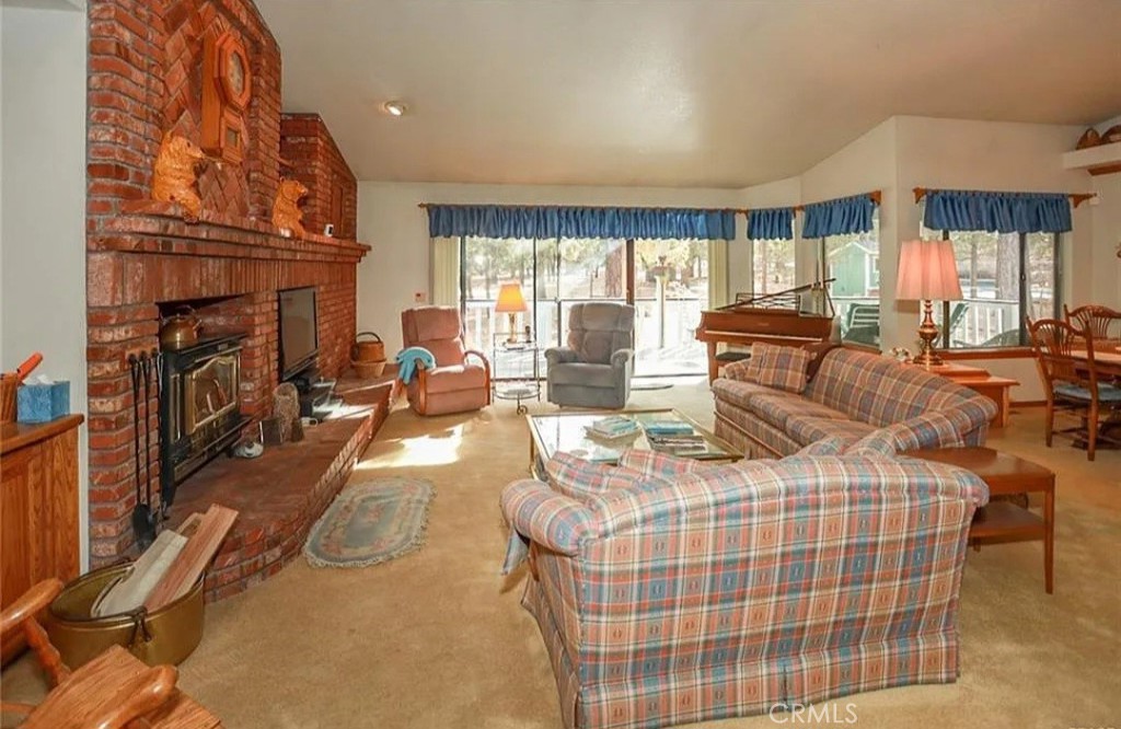 2474 Oak Lane Property Photo 6