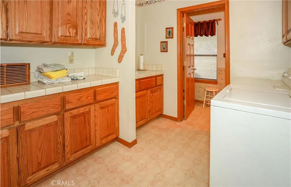2474 Oak Lane Property Photo 12