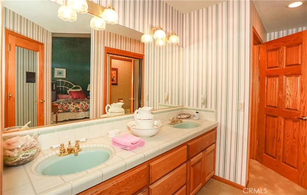 2474 Oak Lane Property Photo 16