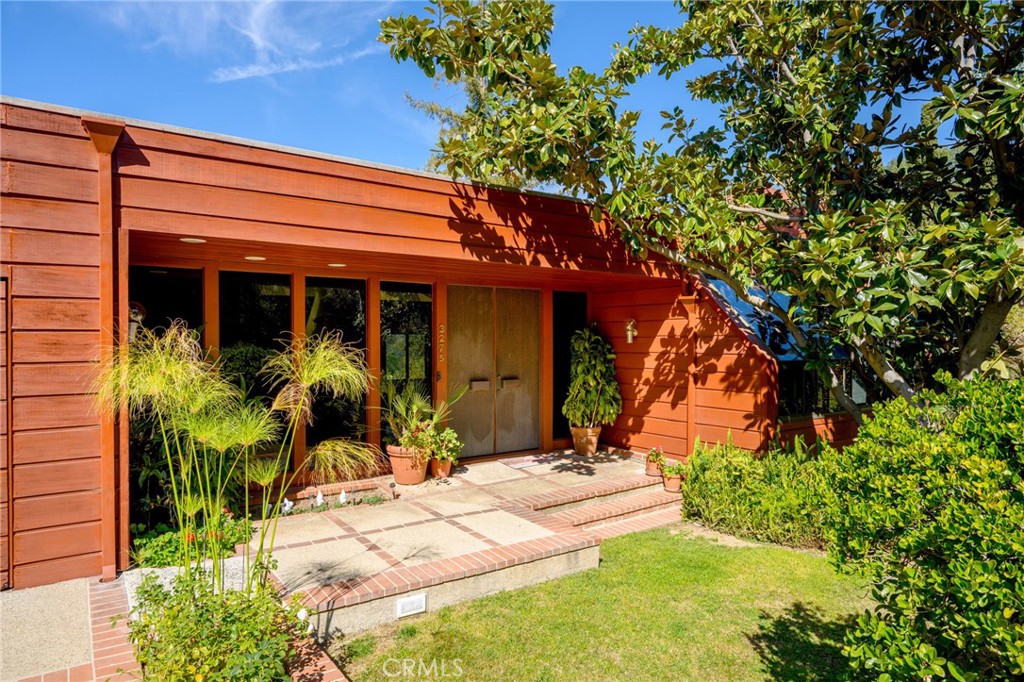 3275 Buckingham Road Property Photo 1