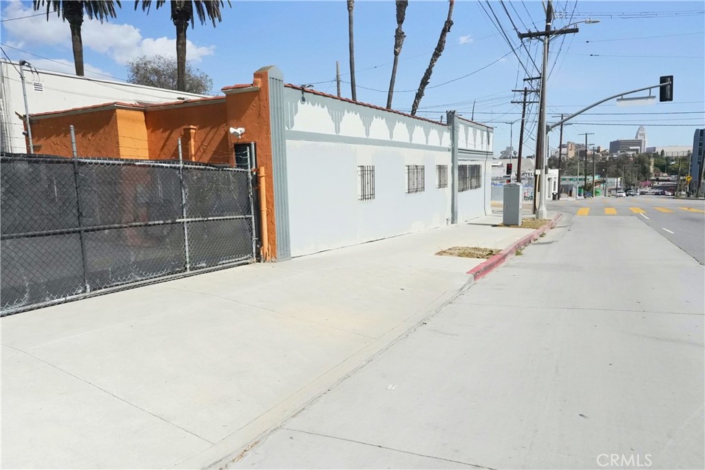 1201 W Temple Street Property Photo 2