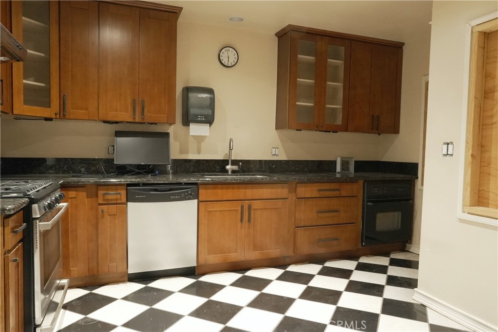 1201 W Temple Street Property Photo 8
