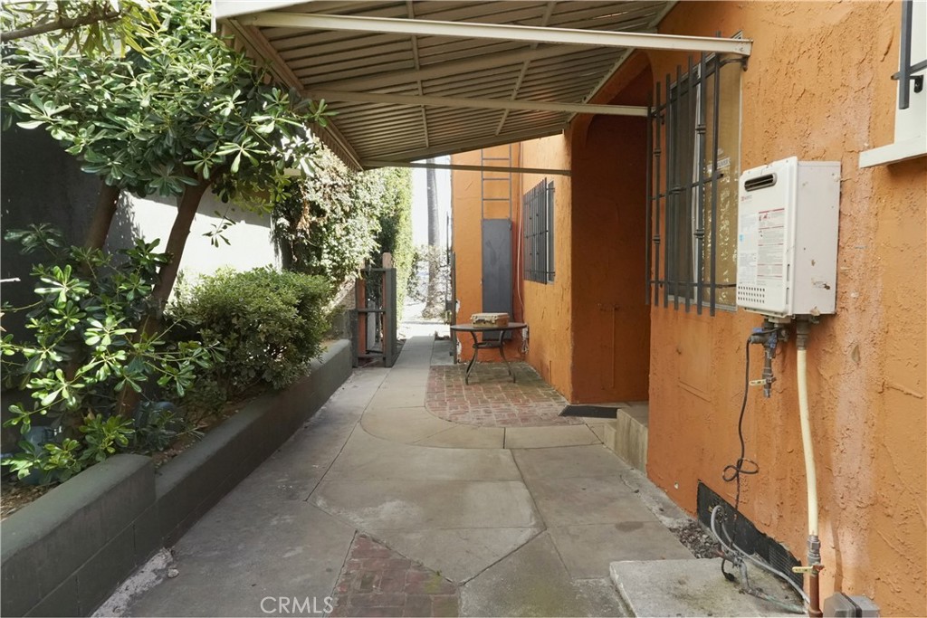 1201 W Temple Street Property Photo 10