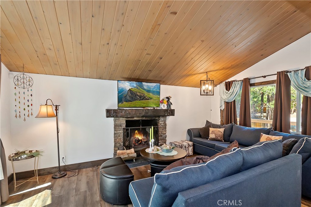 426 Crystal Court Property Photo 6