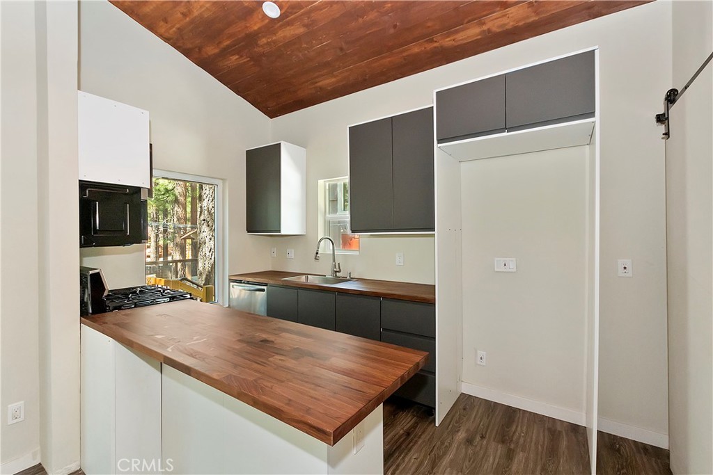 426 Crystal Court Property Photo 44