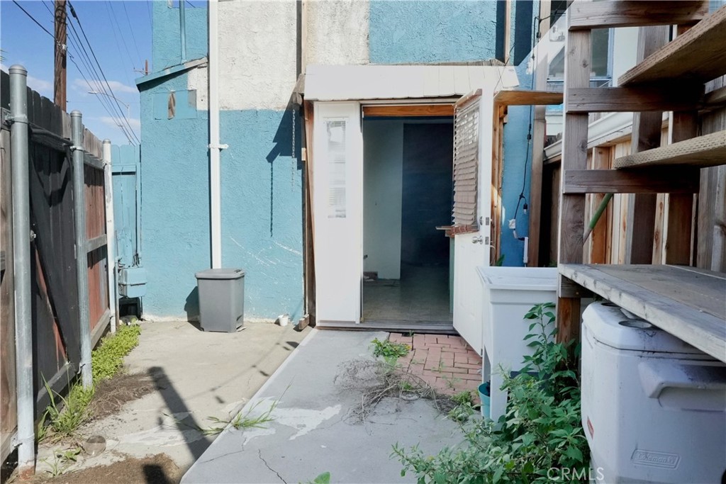 1641 S Longwood Ave Property Photo 2