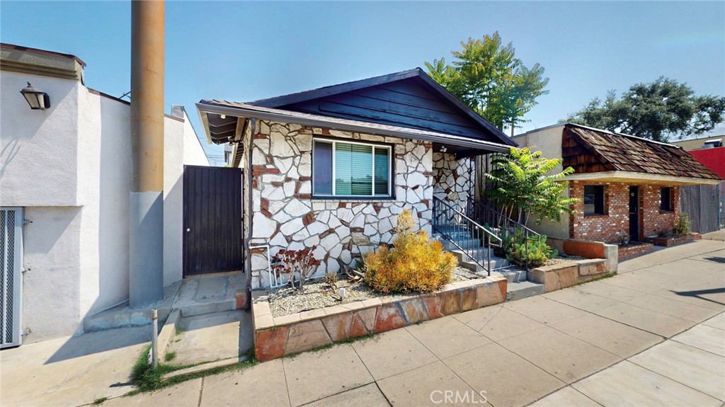 6851 Foothill Boulevard Property Photo 7