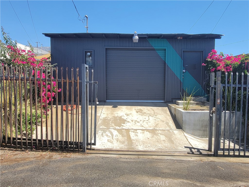 9939 Commerce Avenue Property Photo 1