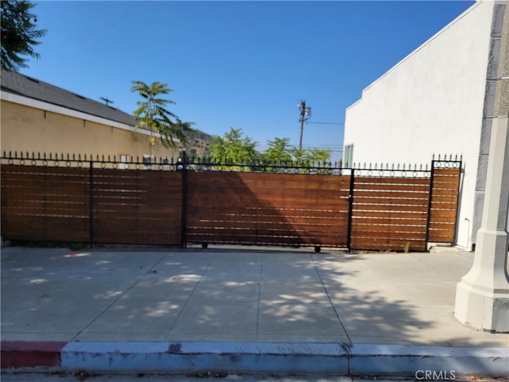 9939 Commerce Avenue Property Photo 6