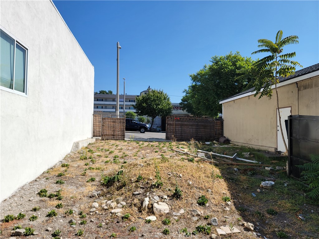 9939 Commerce Avenue Property Photo 8