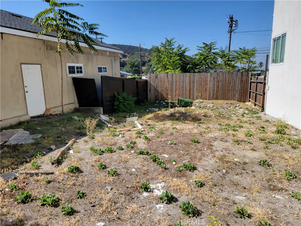 9939 Commerce Avenue Property Photo 9
