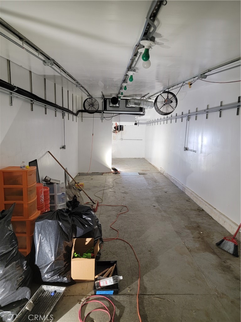 9939 Commerce Avenue Property Photo 11