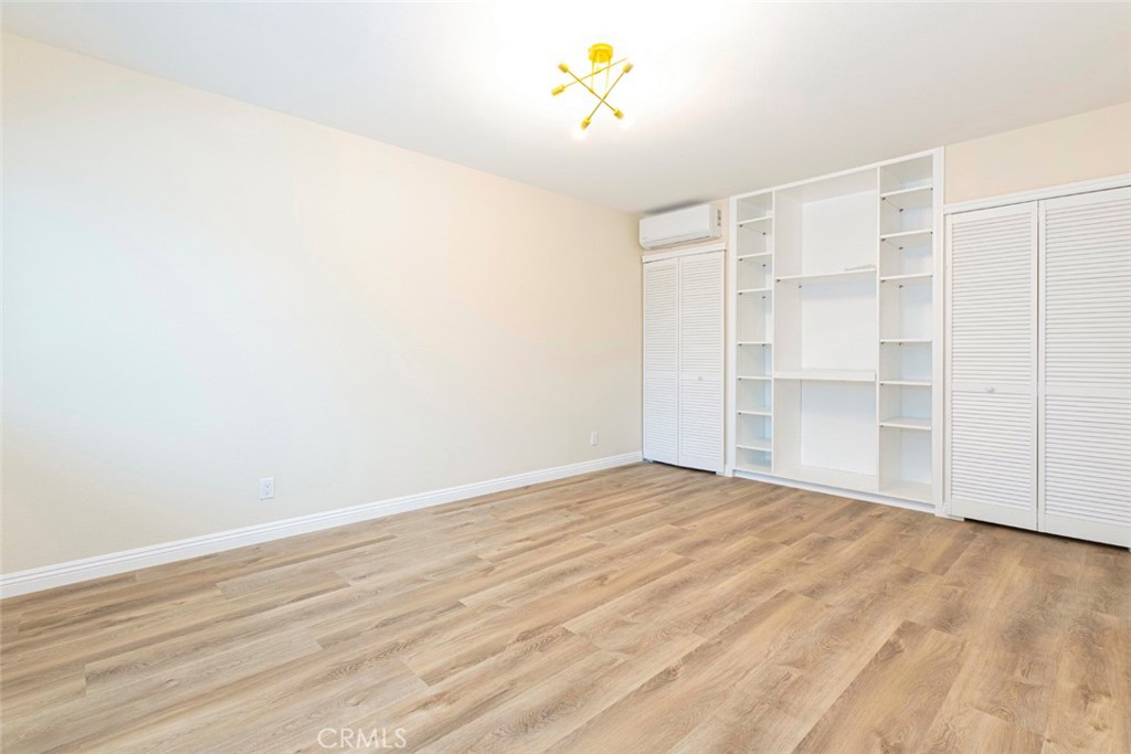 6250 Vineland 4 Property Photo 3