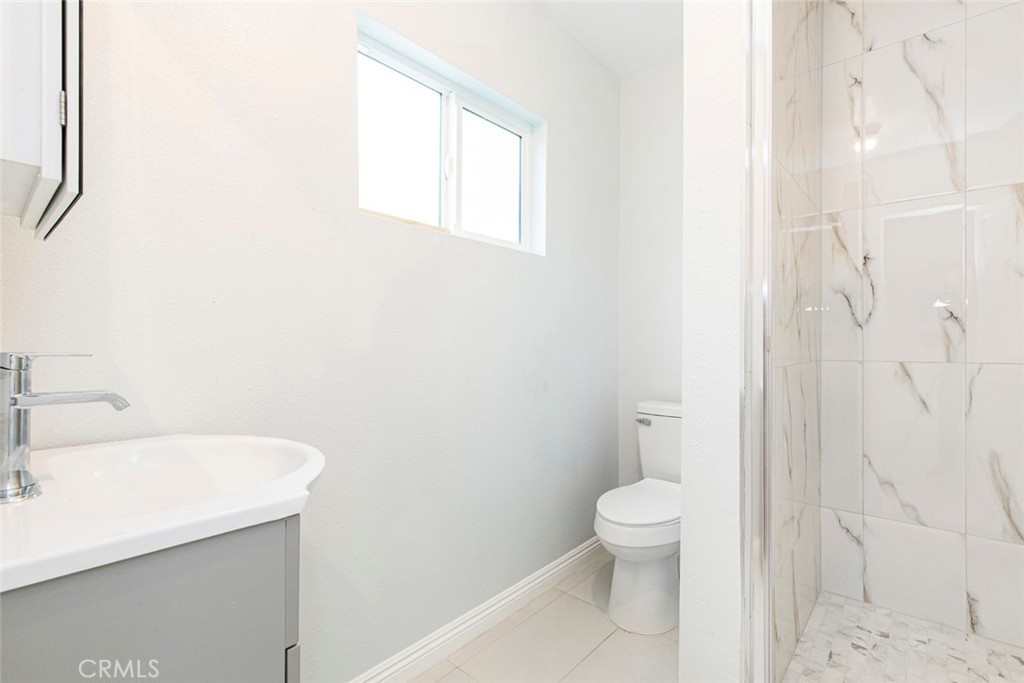 6250 Vineland 4 Property Photo 7