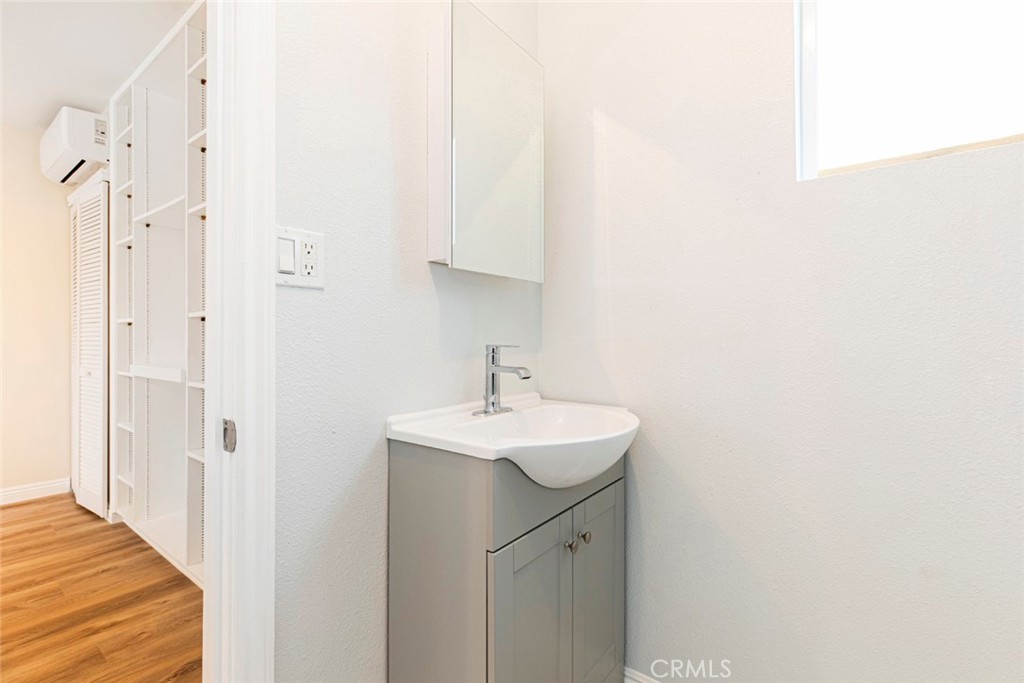 6250 Vineland 4 Property Photo 8