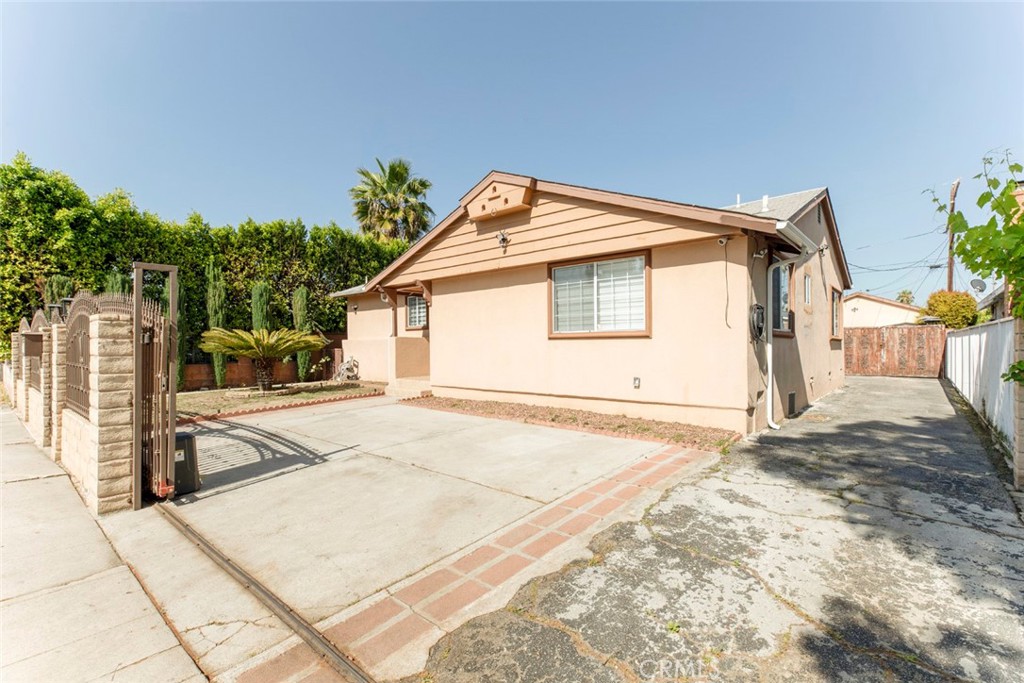 7106 Teesdale Avenue Property Photo 2