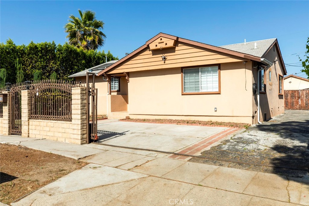 7106 Teesdale Avenue Property Photo 3