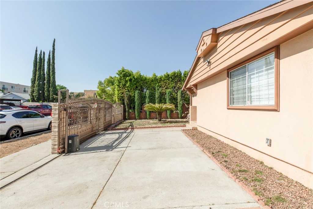 7106 Teesdale Avenue Property Photo 4