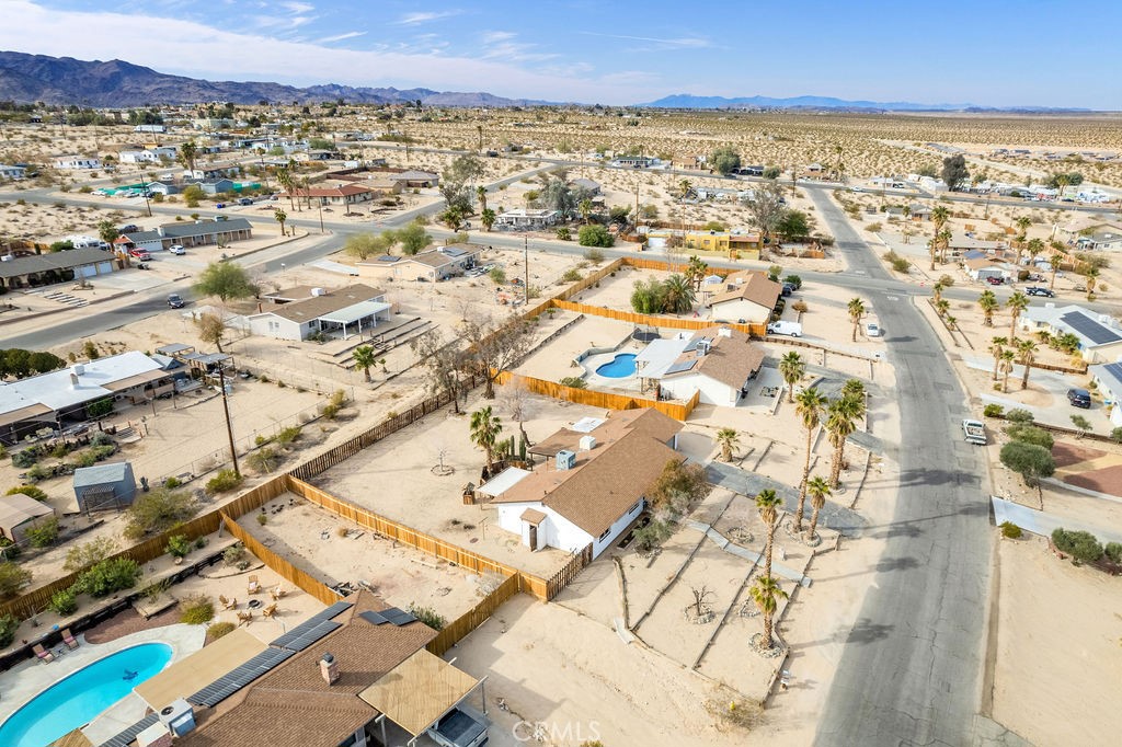 73843 White Sands Drive Property Photo 3