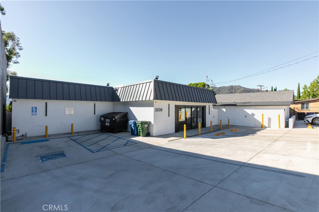 3238 Foothill Boulevard Property Photo 4