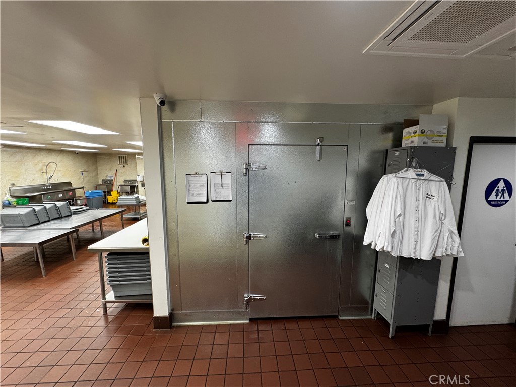 3238 Foothill Boulevard Property Photo 8