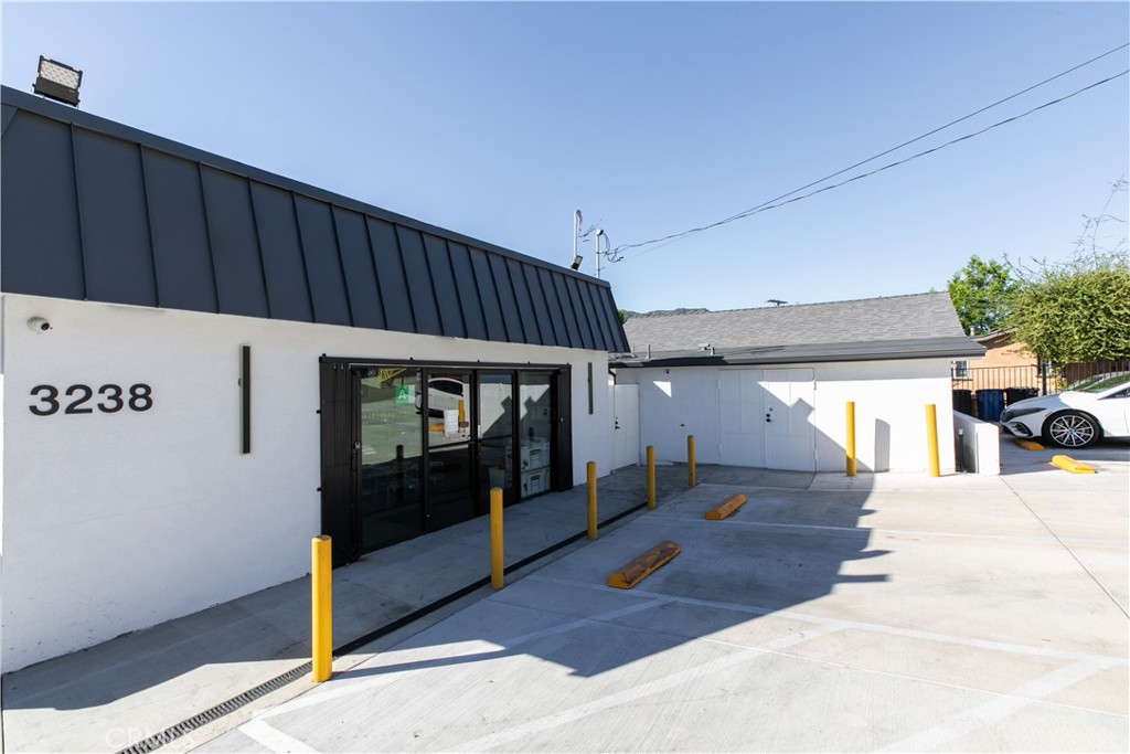 3238 Foothill Boulevard Property Photo 9