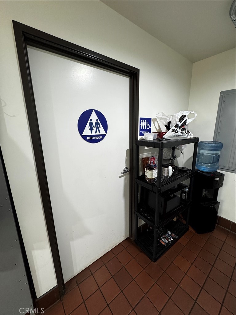 3238 Foothill Boulevard Property Photo 10