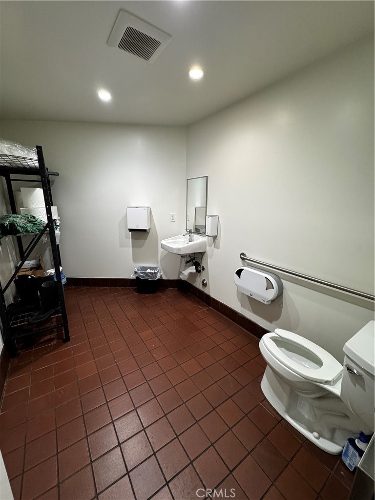 3238 Foothill Boulevard Property Photo 11